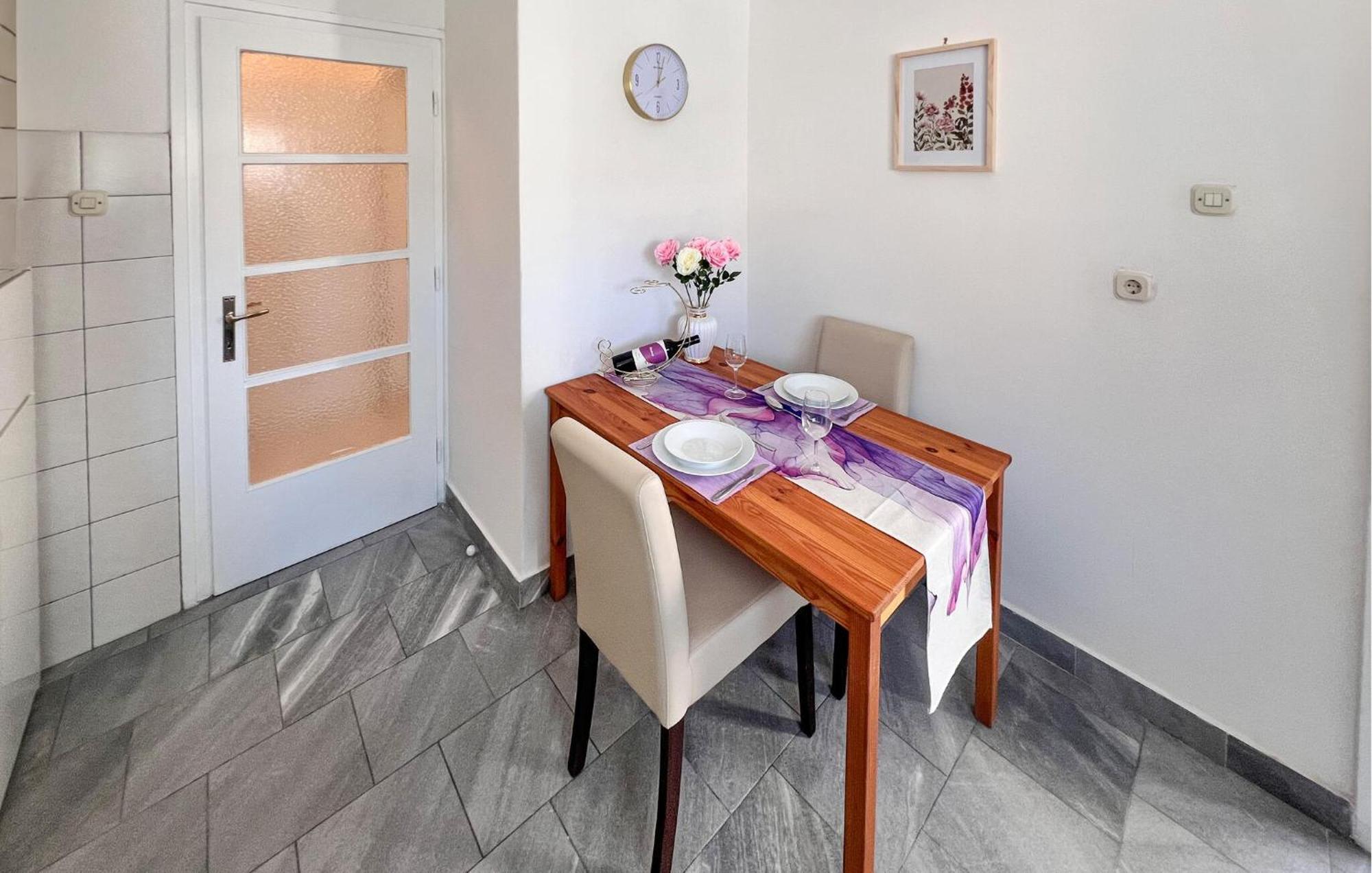 Stunning In With Kitchen *