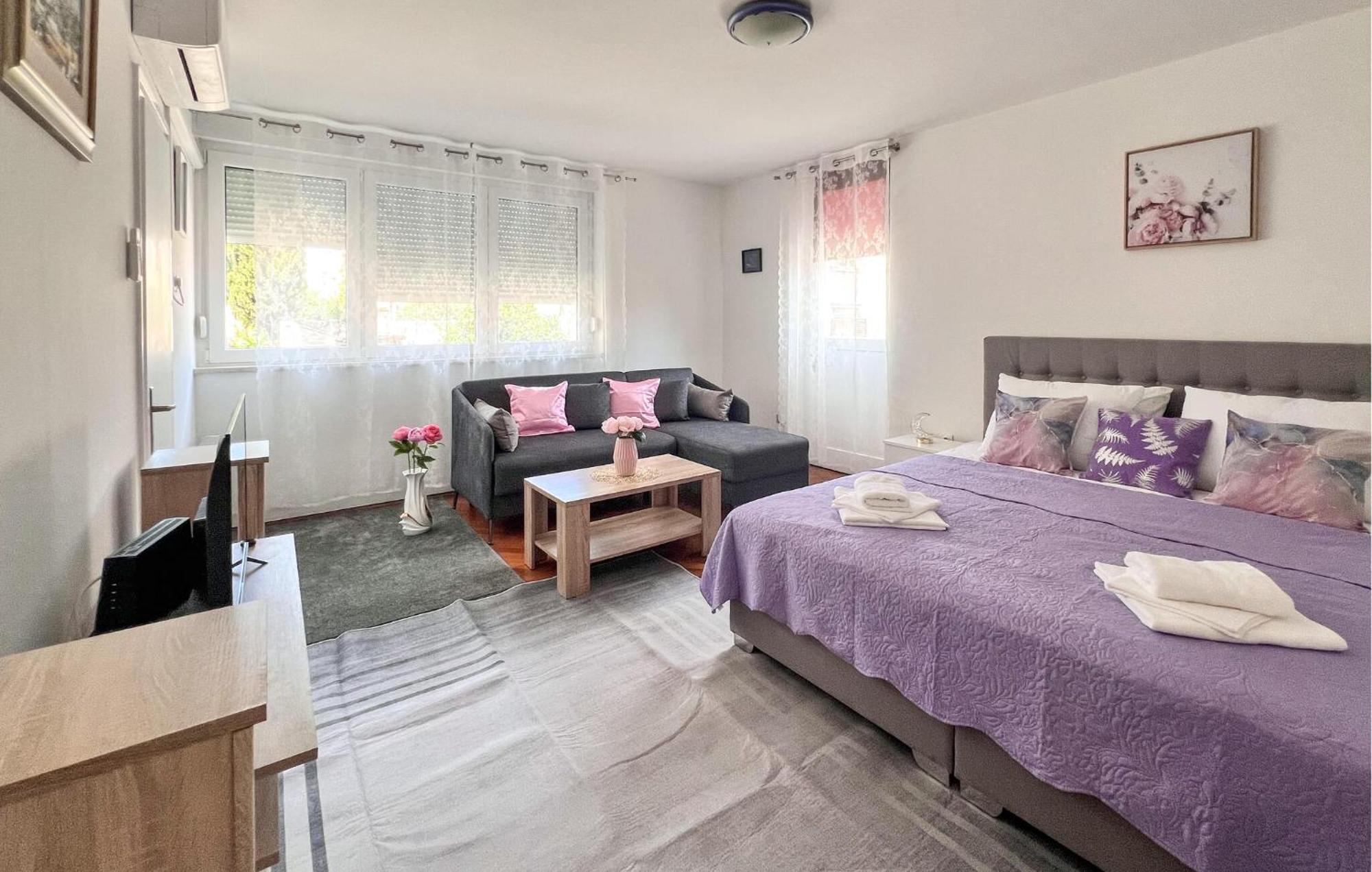 Apartman Stunning In With Kitchen